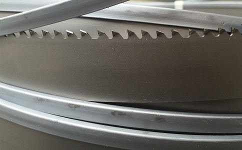 为何在切割硬度高的钛合金材料时需要将带锯条切削液的浓度加高? 为何在切割硬度高的钛合金材料时需要将带锯条切削液的浓度加高?